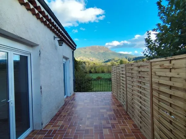 Magnifique haut de villa traversant 90 m² - 2 terrasses (Nord/Sud), 2 parkings & accès rivière - Méz