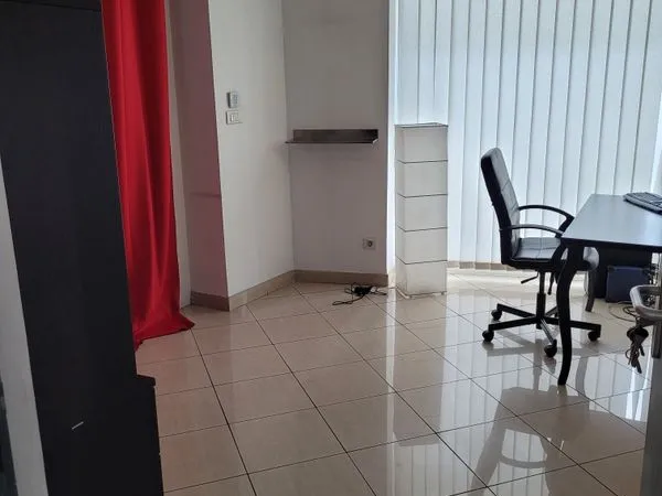 Location bureau dans cabinet médical avec possibilité achat des murs