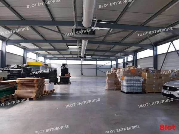 Entrepôt 915 m²