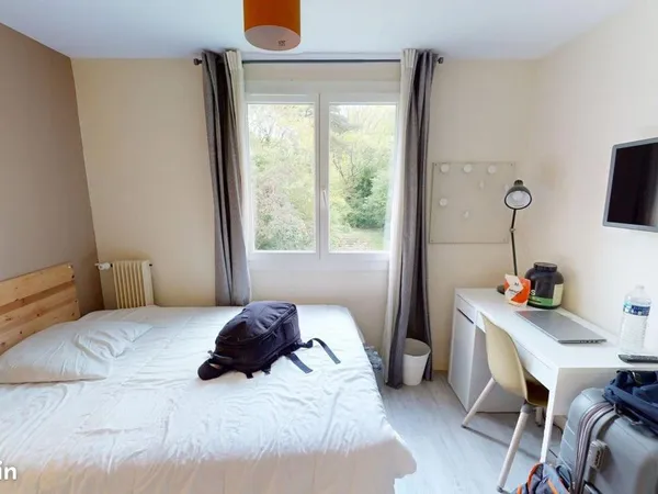 Chambre 5 pièces 74 m²