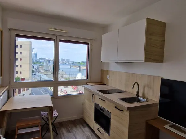 Chambre de type studio vue Seine