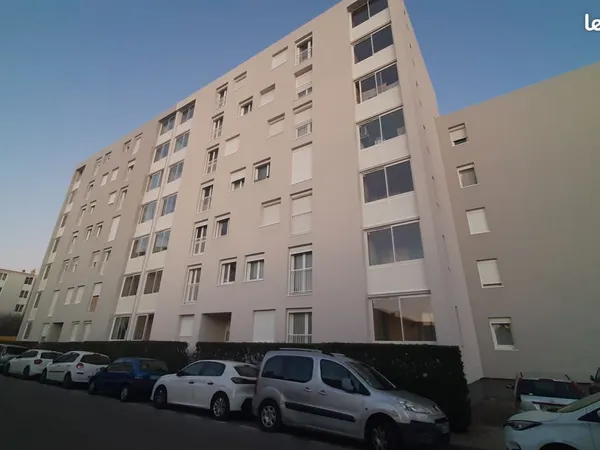 Appartement T4 70.33m2 + 2 loggias fermées + Cave