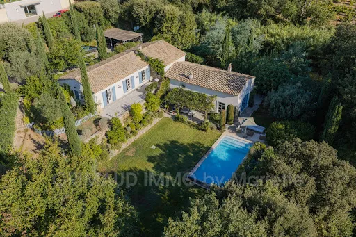Maison 7 pièces 234 m²