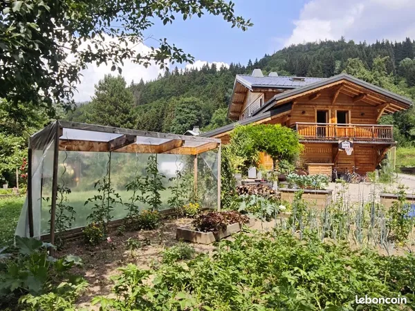 Maison 6 pièces 236 m²
