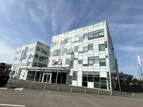 Local commercial 698 m²