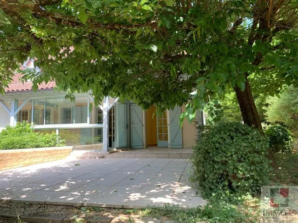 Grande maison bourgeoise au coeur d'un magnifique parc arboré