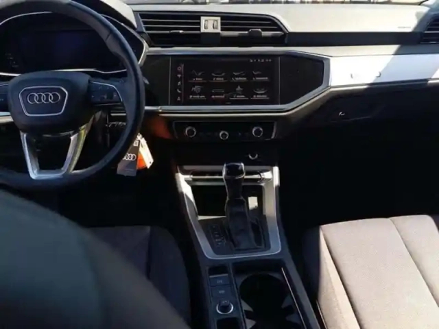 Audi Q3 35 tfsi 150 ch s tronic 7 design — photo 10