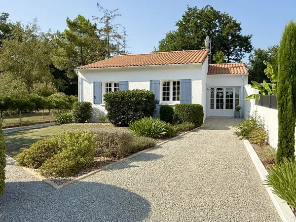 BREUILLET MAISON 4 PIECES 3 CHAMBRES + BUREAU - TERRAIN PAYS