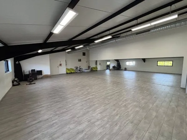 Local commercial 110 m²