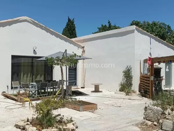 MAISON DE PLAIN PIED CENTRE VILLAGE