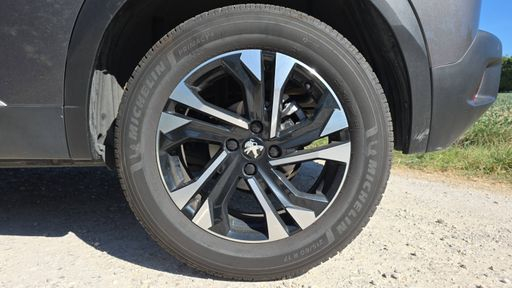 Peugeot 2008 1.2 PureTech 130 EAT8 - Allure Pack – 2022 – 79016 km – Essence – Boîte Automatique — photo 11
