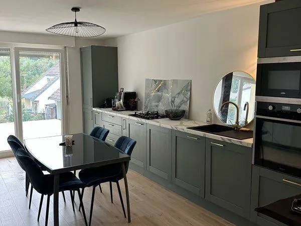 À vendre à Anould - Appartement rénové de 67 m² avec terrasse de 27 m², jardin privatif, garage et p