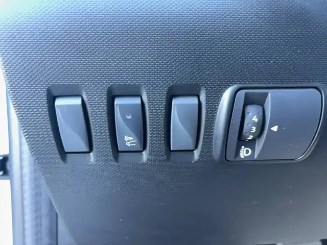 Renault Twingo iii e-tech — photo 30