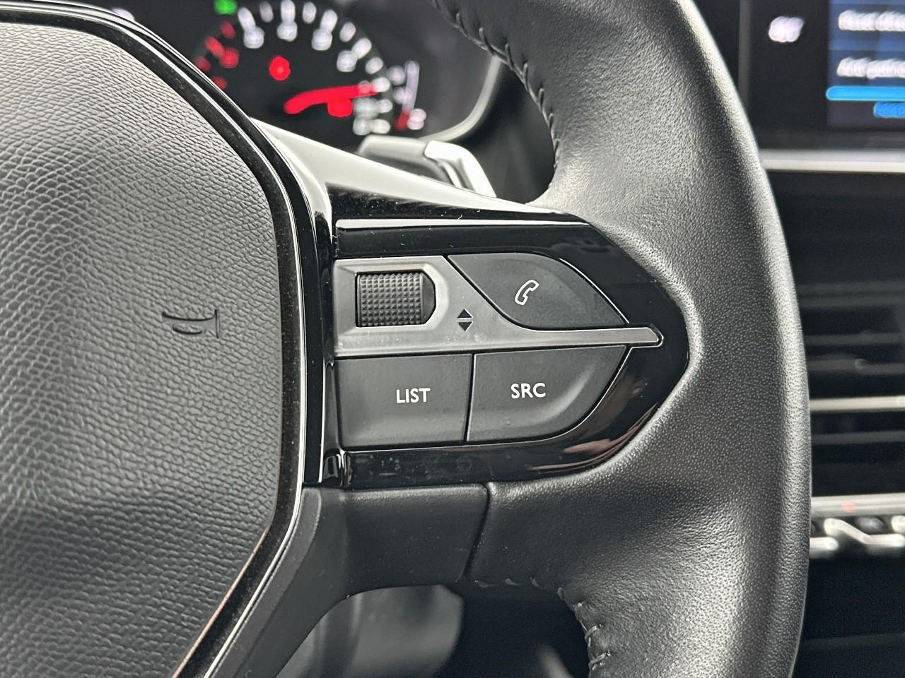 Peugeot 2008 puretech 130 s&s eat8 allure — photo 19