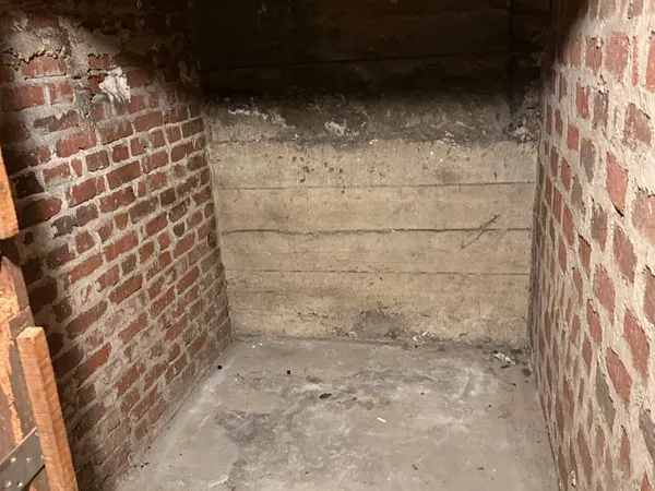 Cave rue Chevreul Suresnes Facile d'accès et saine. +/-5m2