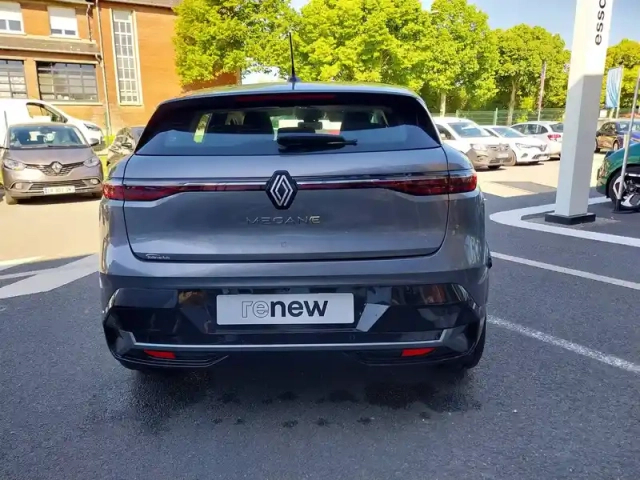 Renault Megane e-tech ev40 130ch standard charge — photo 4