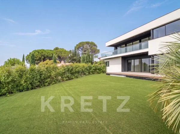 Maison californienne de 200m2 avec vue panoramique - Les Angles (Provence)