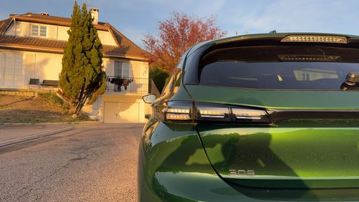 Peugeot 308 1.6 PureTech 180 Hybrid EAT8 - Allure Pack – 2022 – 42191 km – Hybride rechargeable – Boîte Automatique — photo 2