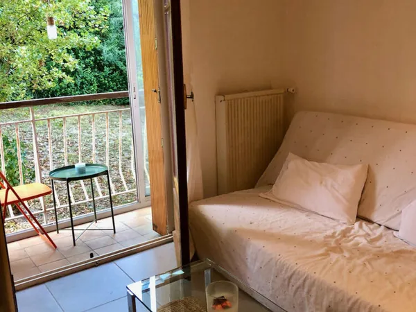 T1 meublé 20m2 avec loggia et place de parking