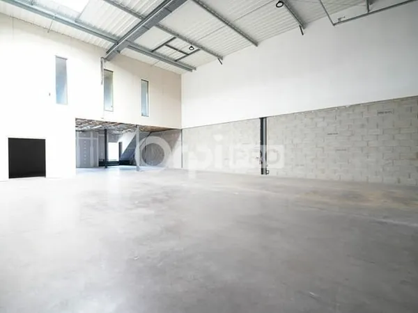 Local d'activité 470 m²