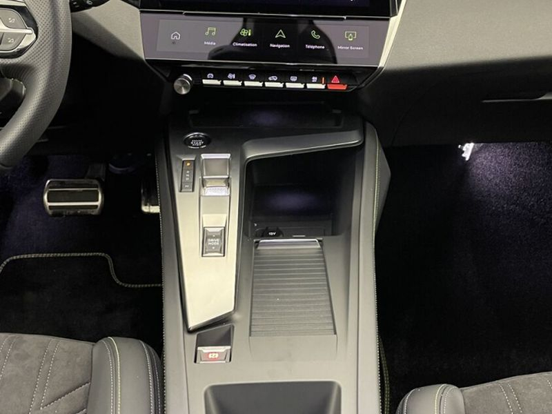 Peugeot 308 III 1.5 BlueHDi 130ch GT EAT8 — photo 18