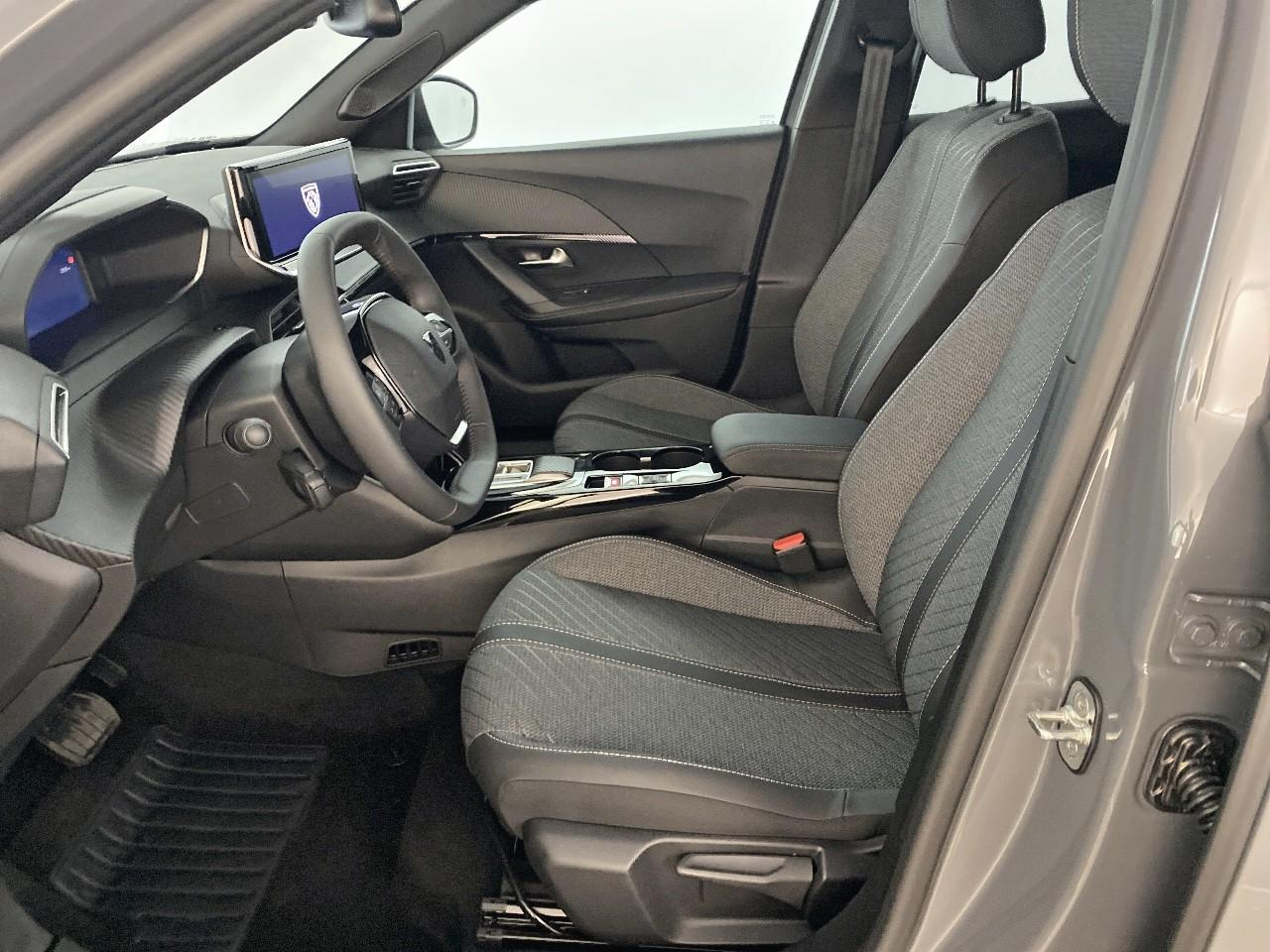 Peugeot 2008 hybrid 145 ch e-dcs6 allure — photo 9