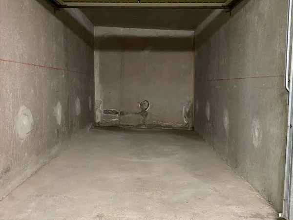 Garage/ box 13m2 à louer