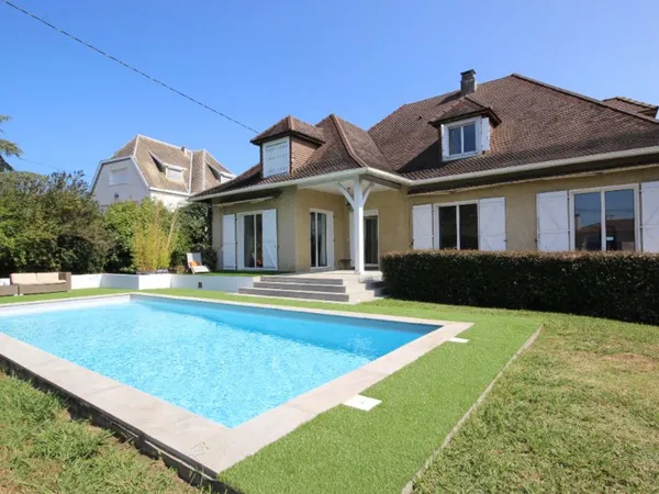 Maison 6 pièces 224 m²