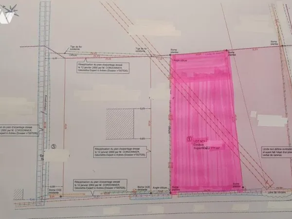 Terrain 771 m²