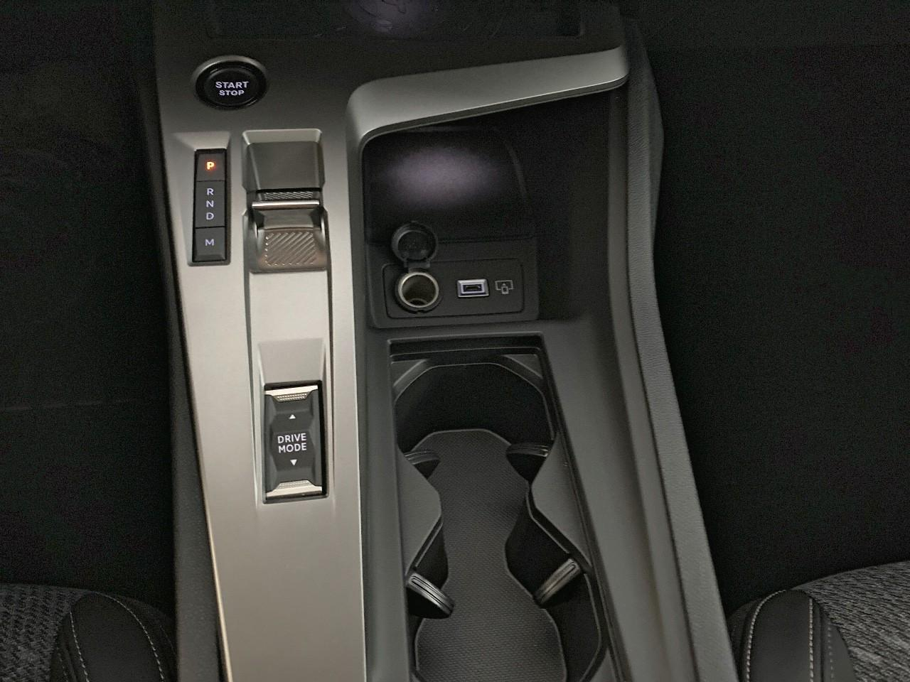 Peugeot 308 hybrid 145 e-dcs6 allure — photo 17