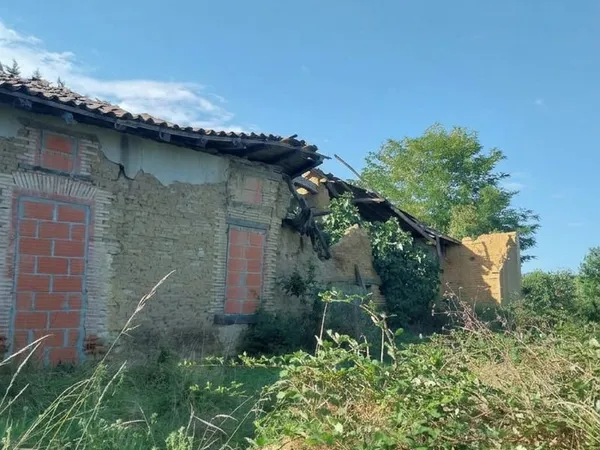 Terrain 3300 m²
