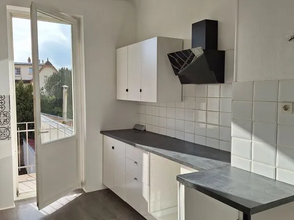 F3 rénové de 72 m2 au 1 étage avec 1 chambre, 2 balcons a Metz DLP