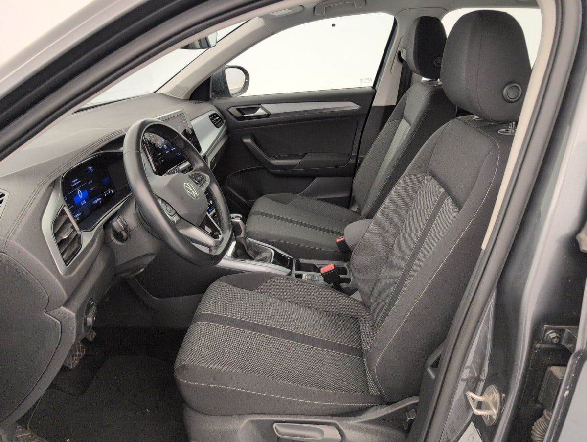 Volkswagen T-Roc — photo 16