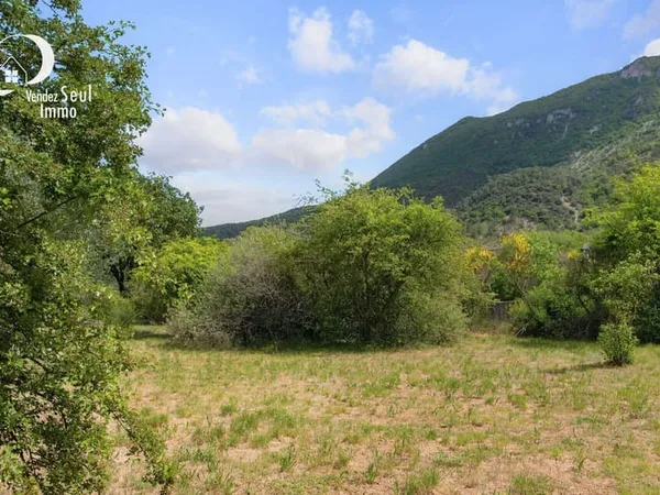 Terrain constructible de 3234m2 La Penne sur l'Ouvèze - 26170
