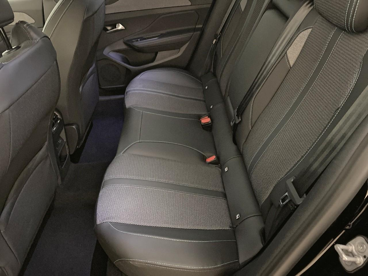 Peugeot 408 hybrid 145 e-dcs6 allure — photo 10