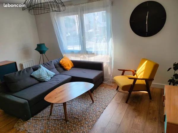 T2 Meublé 57 m² quartier haut pavés avec petit jardin