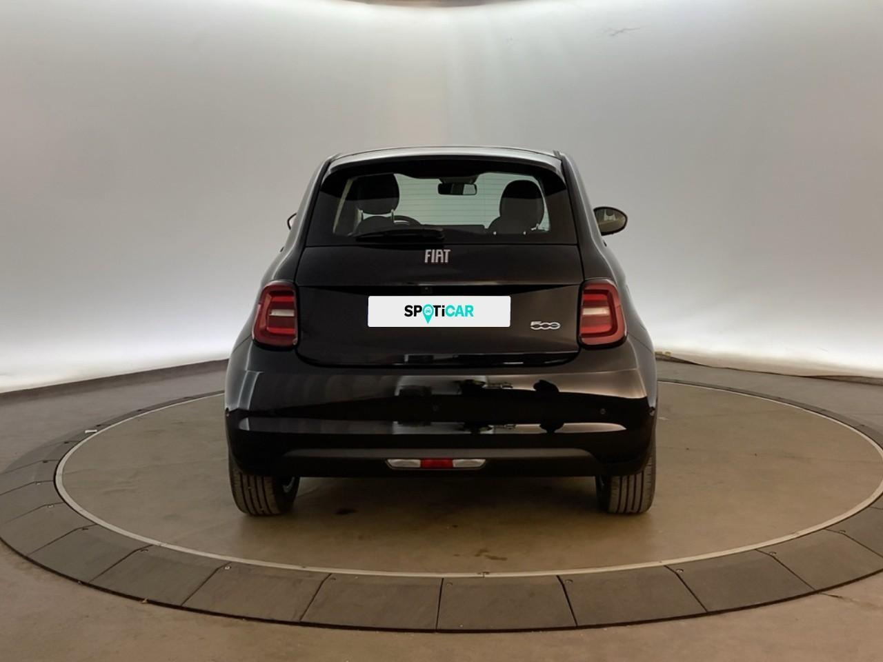 Fiat 500 3+1 e 118 ch red — photo 5
