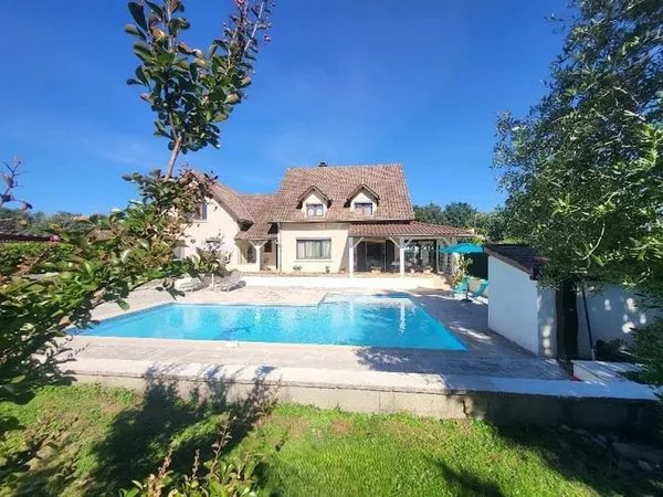 Maison 10 pièces 210 m²