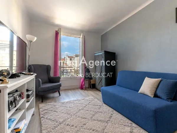 Grand 2 pièces 43m² / Centre-ville de Puteaux
