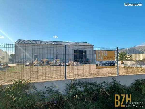 Local 290 m² MERLEVENEZ