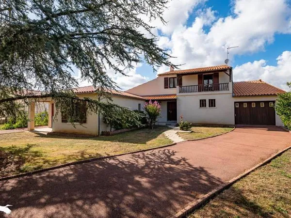 Maison 9 pièces 230 m²