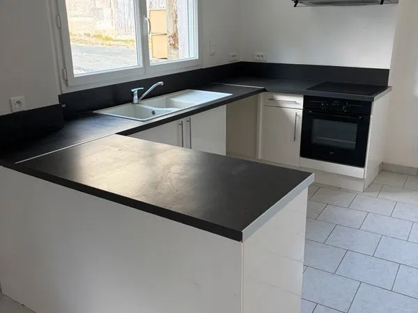 MAISON 90 m² AVEC JARDIN ET TERRASSE - TONNAY-BOUTONNE