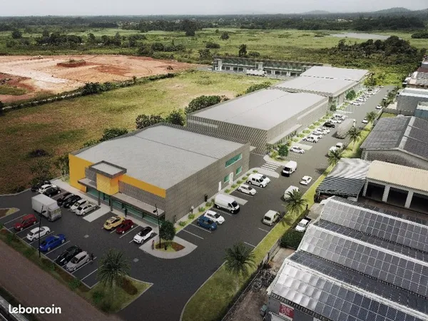 Local 810 m² CAYENNE