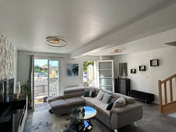 Maison type F4 avec une terrasse extérieure