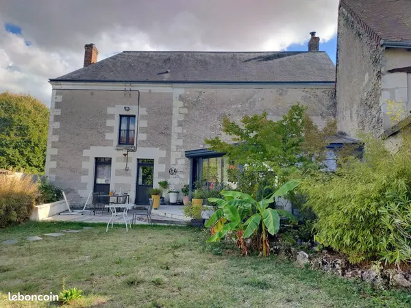 Maison rénovée de 175 m² • grange • jardins • coeur de bourg