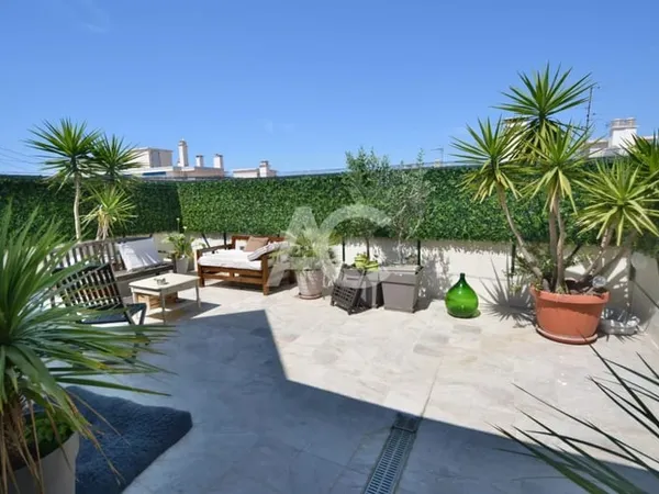 JUAN-LES-PINS - DERNIER ETAGE ET GRANDE TERRASSE