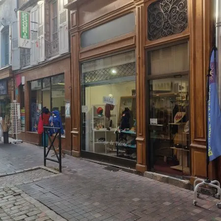 MURS COMMERCIAUX Rue St JACQUES