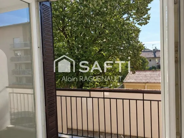 LYON 8 SANTY LA PLAINE - T3 (Deux chambres ) avec Balcon - Travaux à prévoir