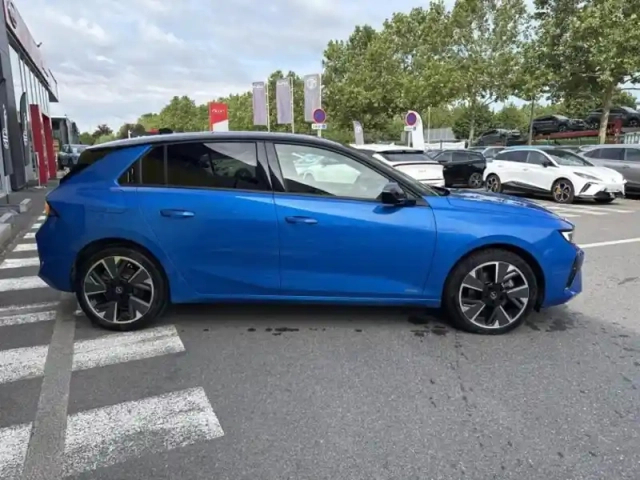 Opel Astra electric 156ch gs pk ultimate — photo 4