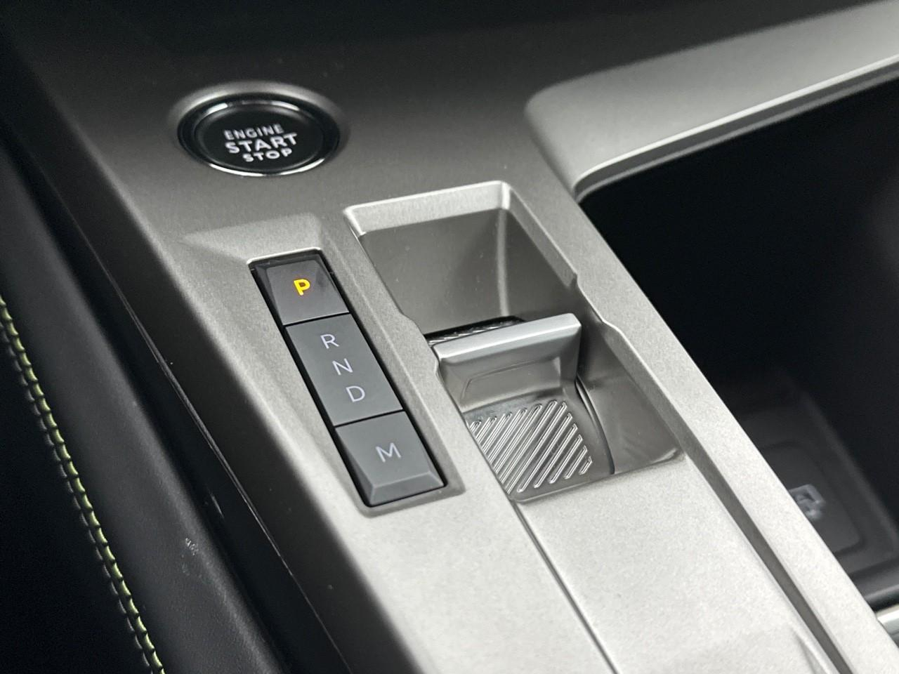 Peugeot 408 hybrid 145 e-dcs6 gt — photo 31